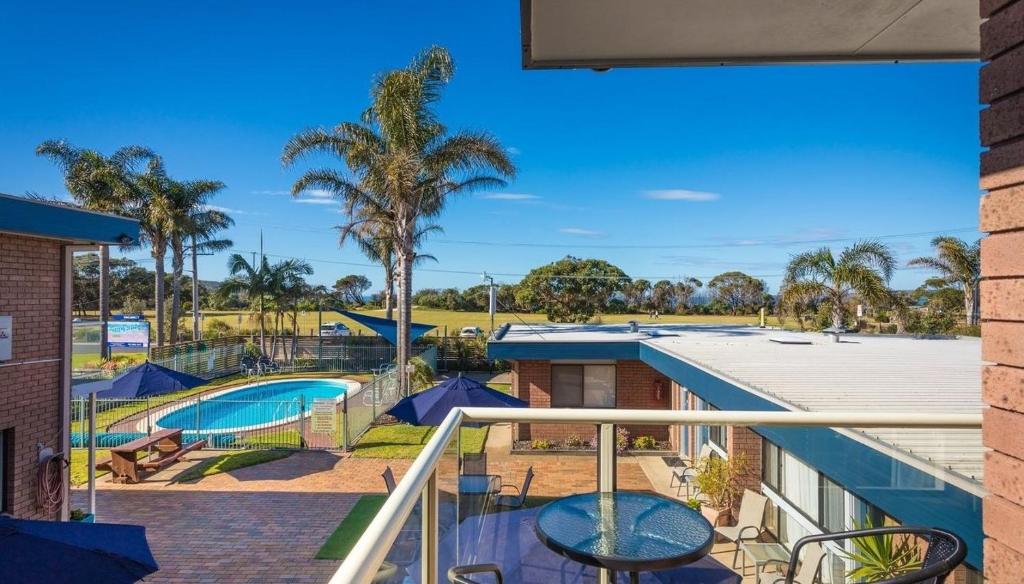 Surfside Merimbula Holiday Apartments photo