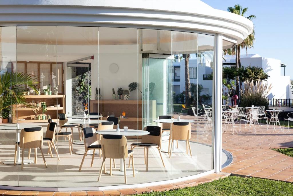 Barcarola Club — Restaurant & bars in Puerto del Carmen, Canary Islands