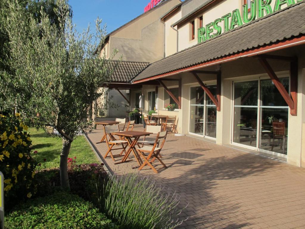 Logis Hotel-Restaurant Les Loges photo