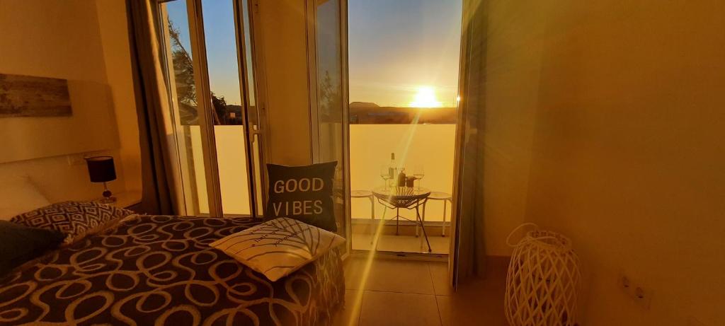 Sunset Suite 230, Corralejo Sun, big pool, Wifi fiber, central, near main street and beach, Corralejo