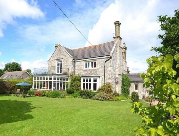 Mulberry Lawn Apartments, Brading photo 3