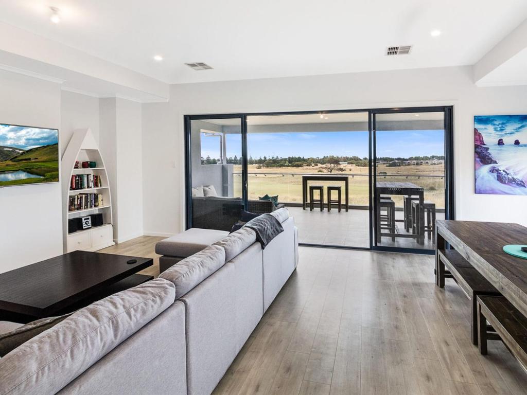 21 30 Troon Drive, Normanville