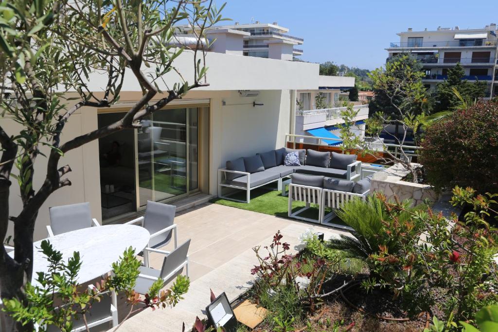 ROOFTOP CROISETTE/ALEXANDRE III 전경