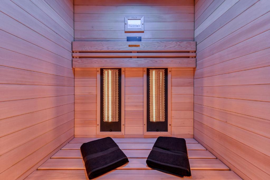 Les Gîtes de Laure - O Lit Divin, Instant de volupté, BALNEO SAUNA, Climatisation, 160m de la Cité Médiévale - 4