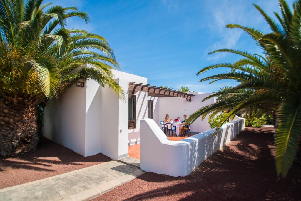 HL Rio Playa Blanca — Hotel building in Playa Blanca, Canary Islands