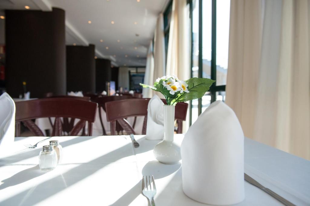 Hl Club Playa Blanca Photo 21