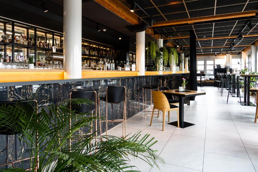 Bar/lounge