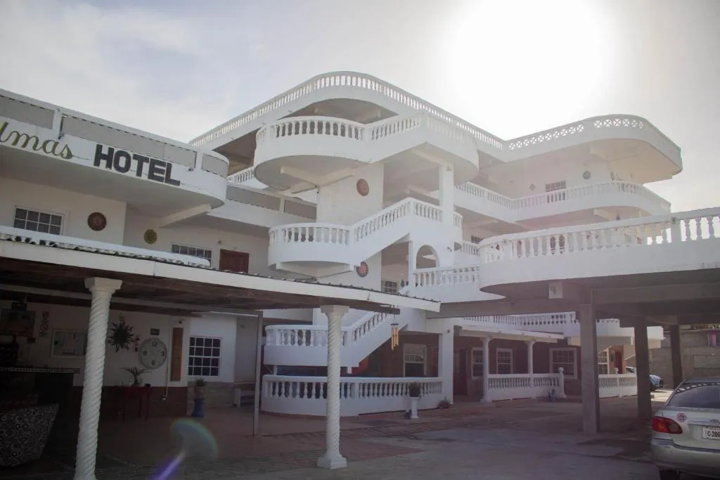 Las Palmas Hotel，位于科罗萨尔的酒店