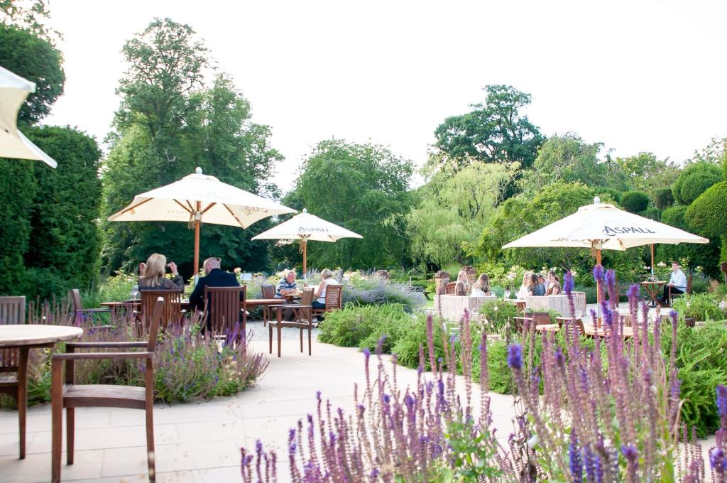 The Oaksmere photo