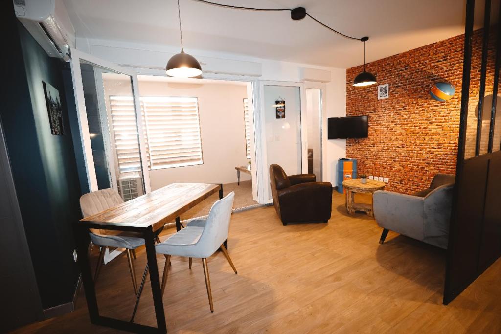 Appartement et Garage au Cœur de l'Isle - 2