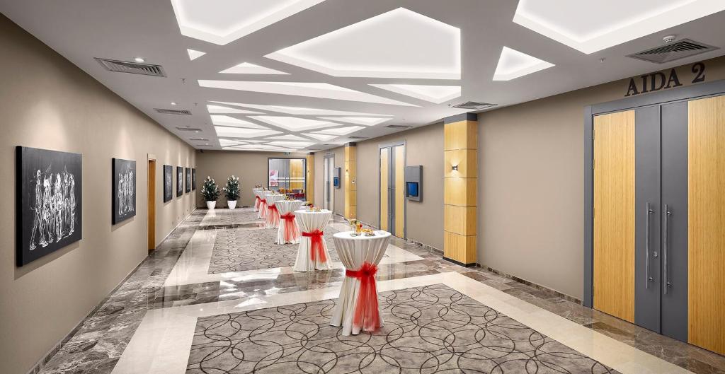Toplantı odası / Geniş salon