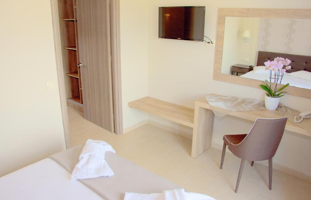 Hotel Petros — Hotel rooms in Tsilivi, Ionian Islands