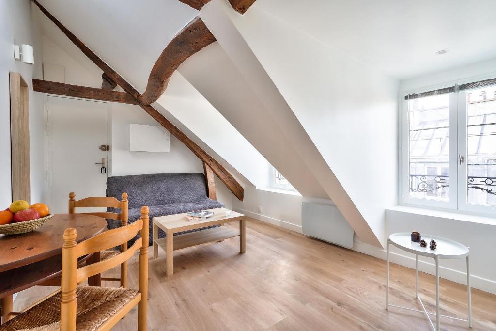 Charming 1 Bedroom Apt in the Heart of Paris (6F) - 4