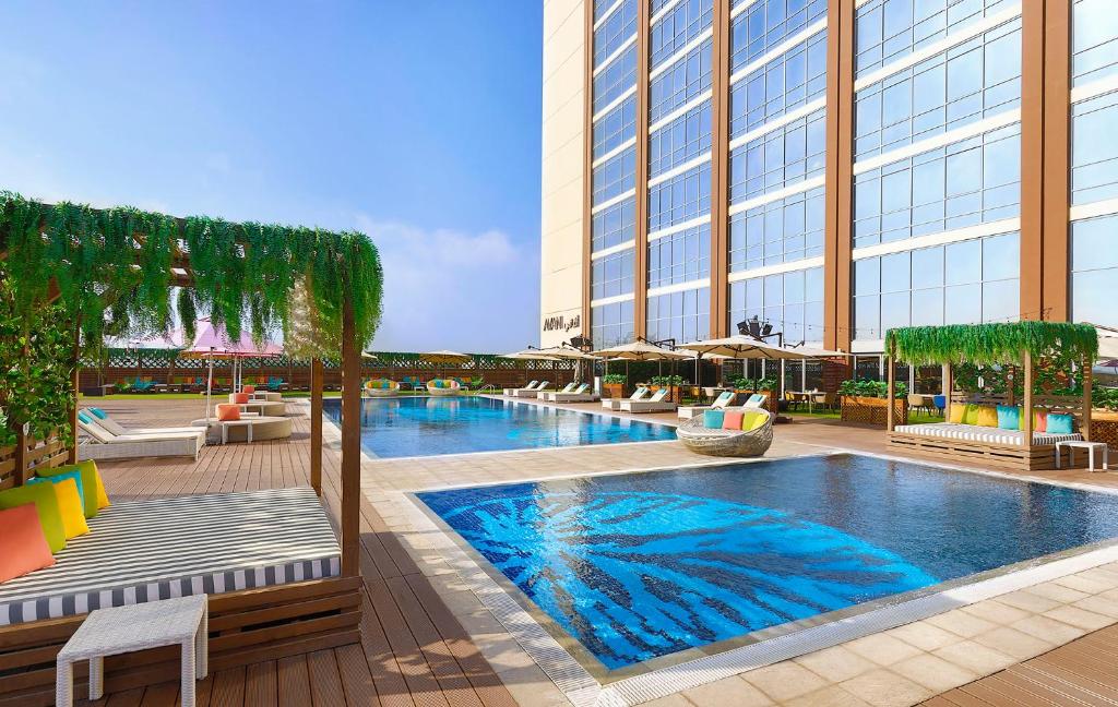 Swimming pool