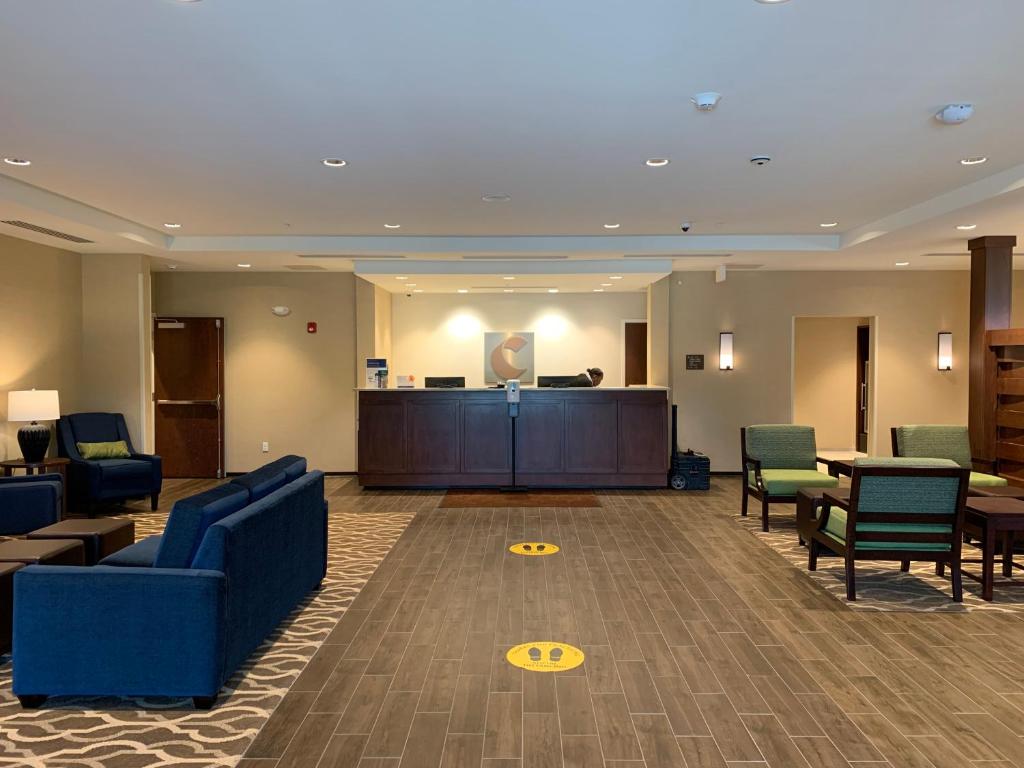 Comfort Inn & Suites photo