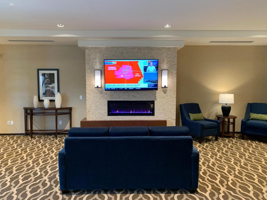 Comfort Inn & Suites photo