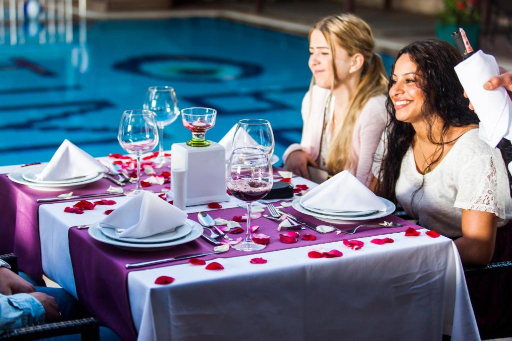Oba Time Hotel — Restaurant & bars in Alanya