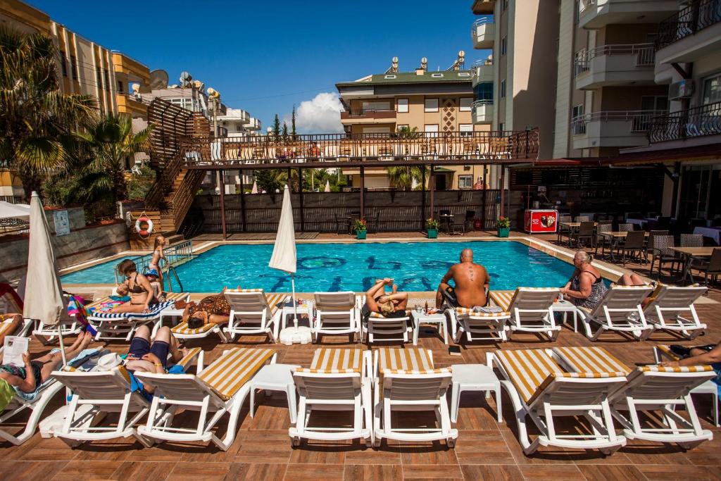 Oba Time Hotel — Swimming pool in Alanya