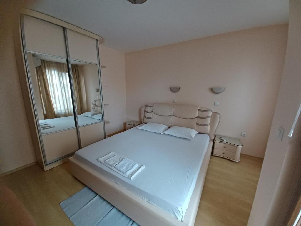 Супер Център Apartament Zheleva, Pomorie