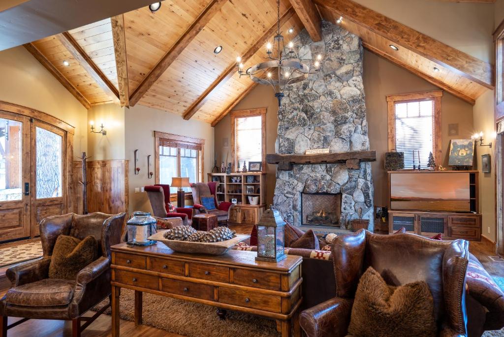 Luxury 4BD Located at Old Greenwood!