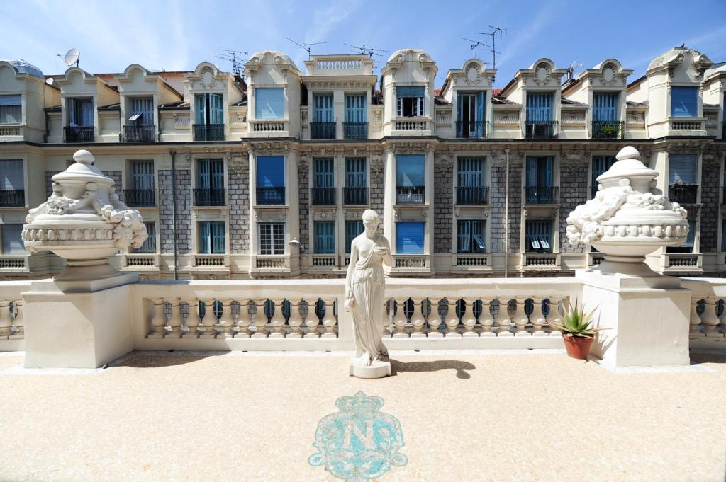 Le Royal Res. Negresco Five stars Holiday House — Hotel in Nice
