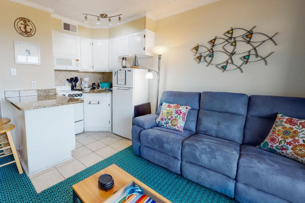 Casa Del Mar Beachfront Suites Photo 30