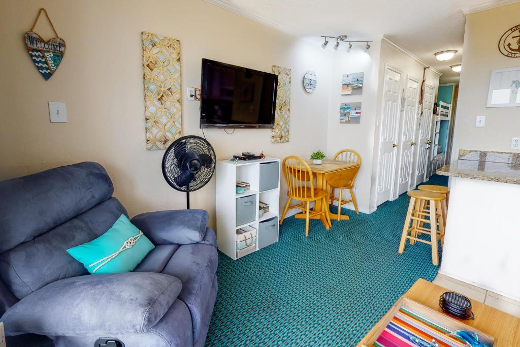 Casa Del Mar Beachfront Suites Photo 32