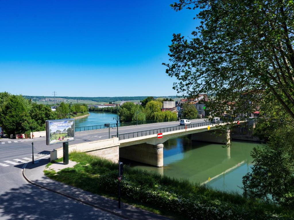 ESCALE A EPERNAY BORDS DE MARNE APPT 2 4 PERS 전경