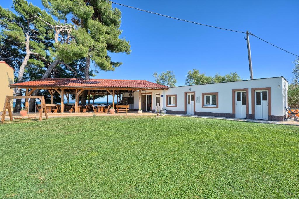 Apartments & Bungalows Ivanovic photo
