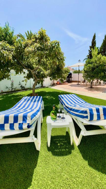 Chalet en primera Línea con 150m2 de Jardín Privado - 2