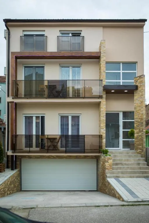 Apartmani MiS، فندق في شاباتس