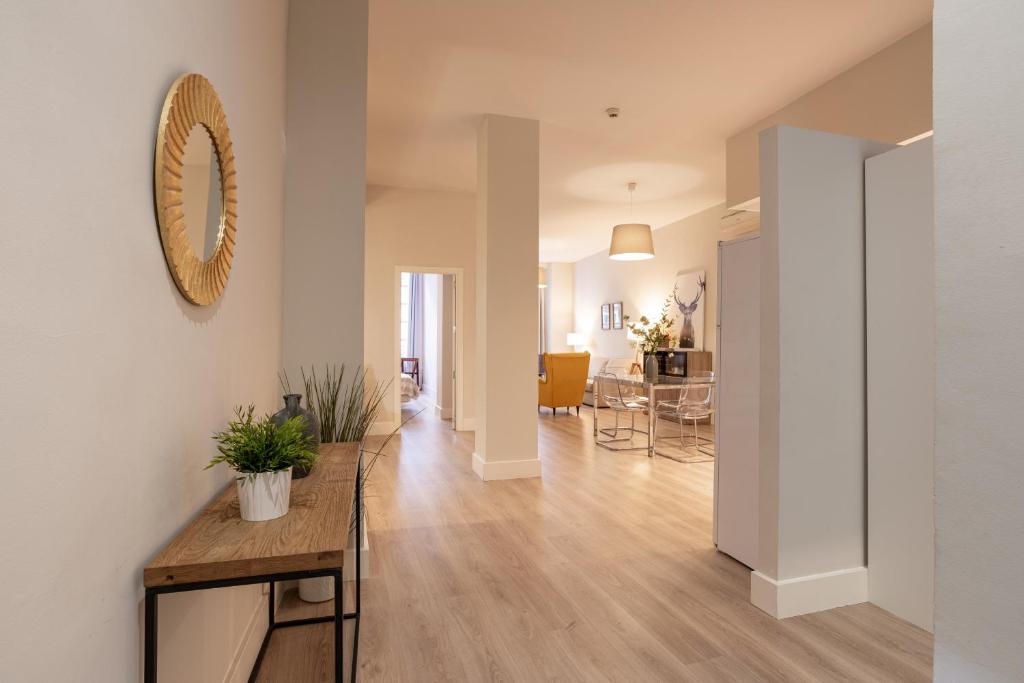 Urbe10 Angel Suites 2 Bedrooms Apartment 2A, Málaga
