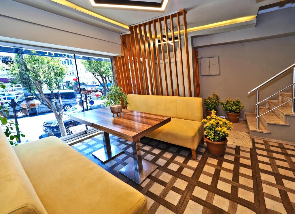 フロント・ロビー