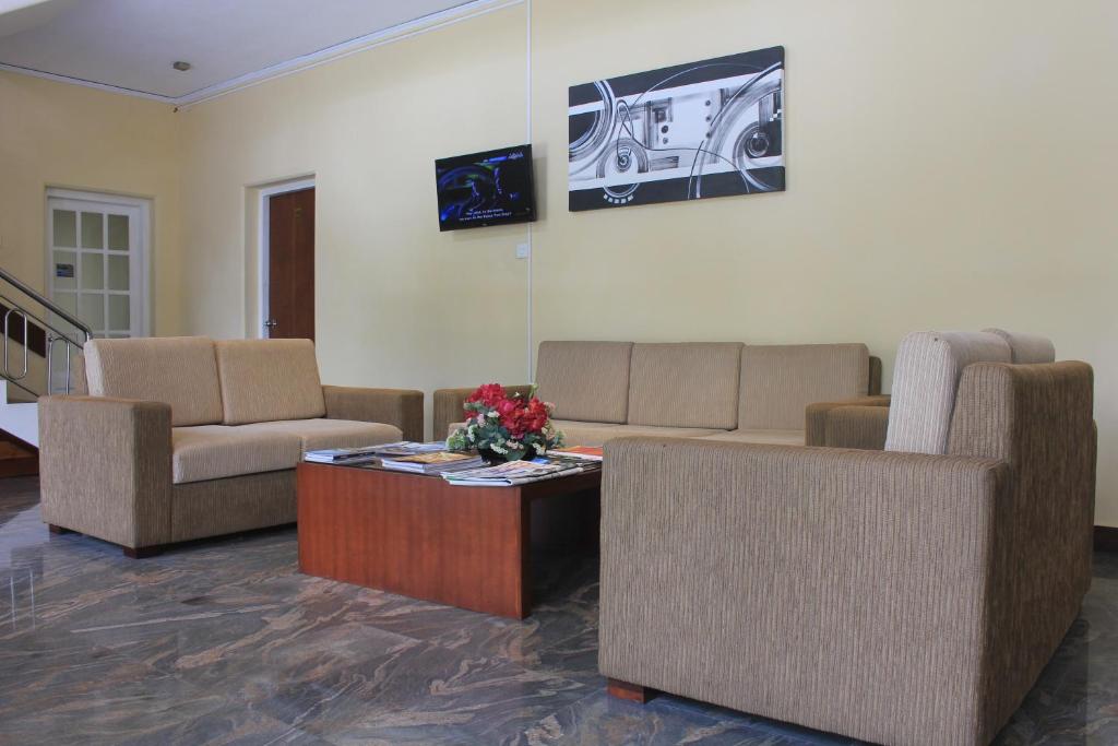 Grand 7 Hotel Thalawathugoda photo