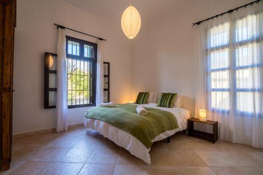 White House Tarifa - 2