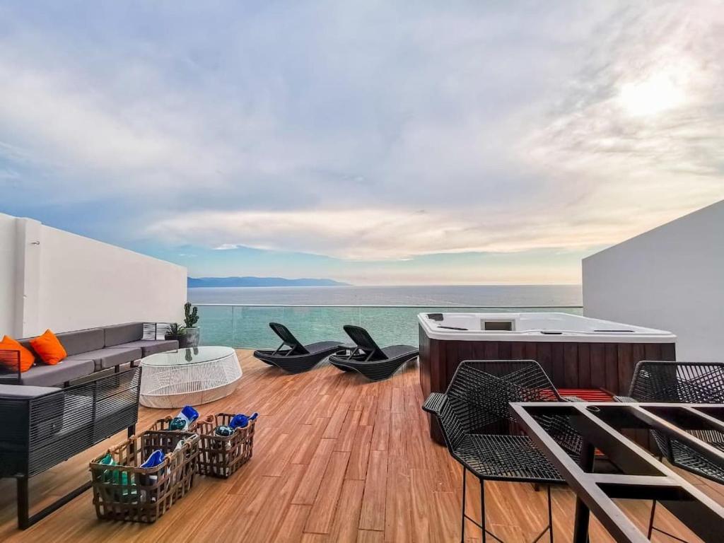Icon Vallarta- PH rooftop with Jacuzzi! - 2