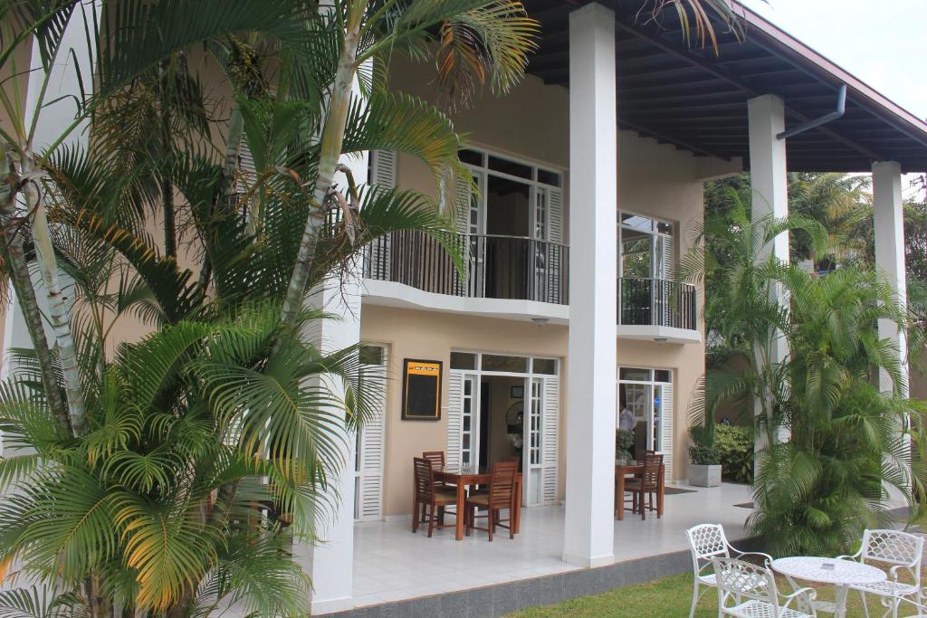 Grand 7 Hotel Thalawathugoda photo