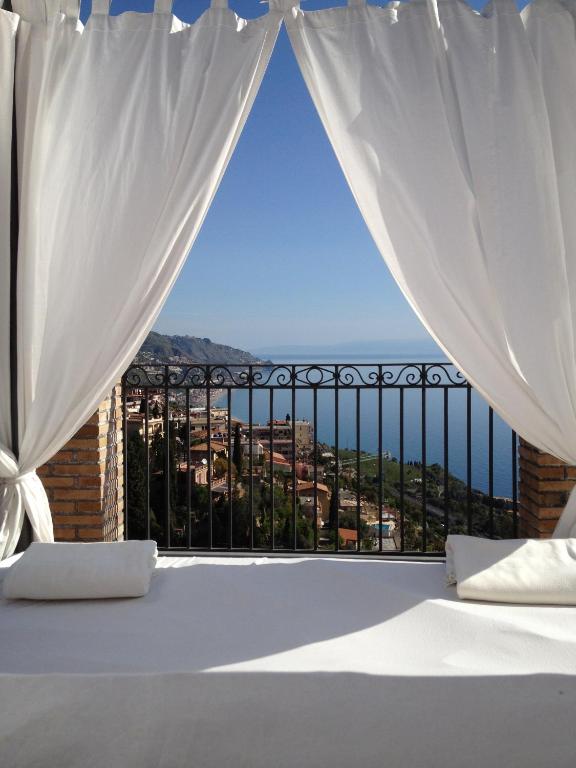 Isoco Guest House — Hotel in Taormina