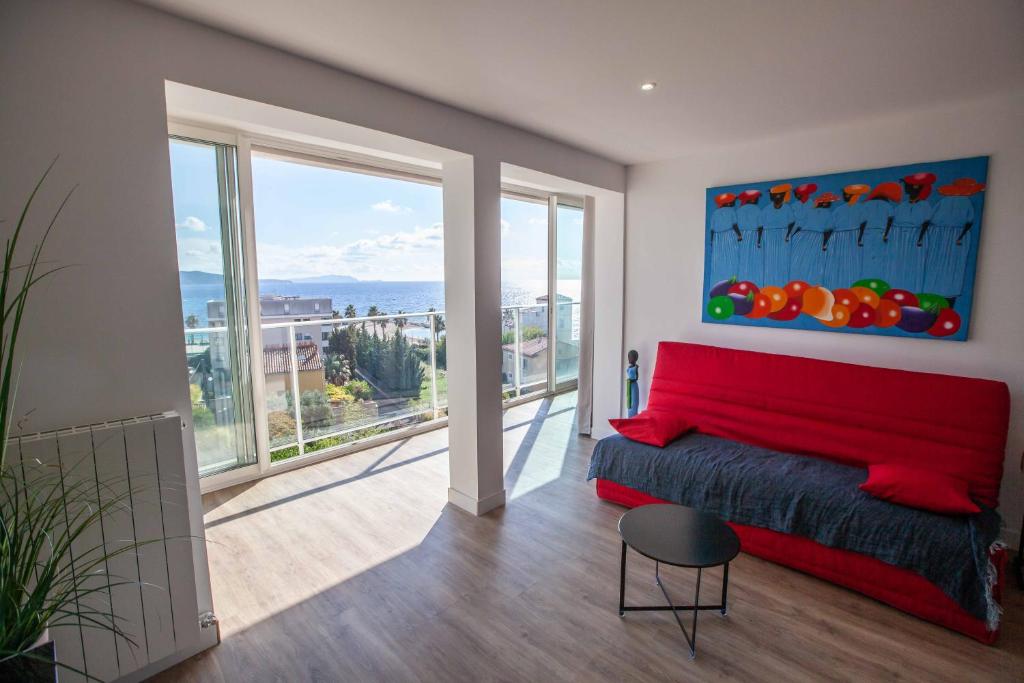 Très beau T2 climatisé refait à neuf, vue mer panoramique exceptionnelle à 120m à pied de la plage - 5