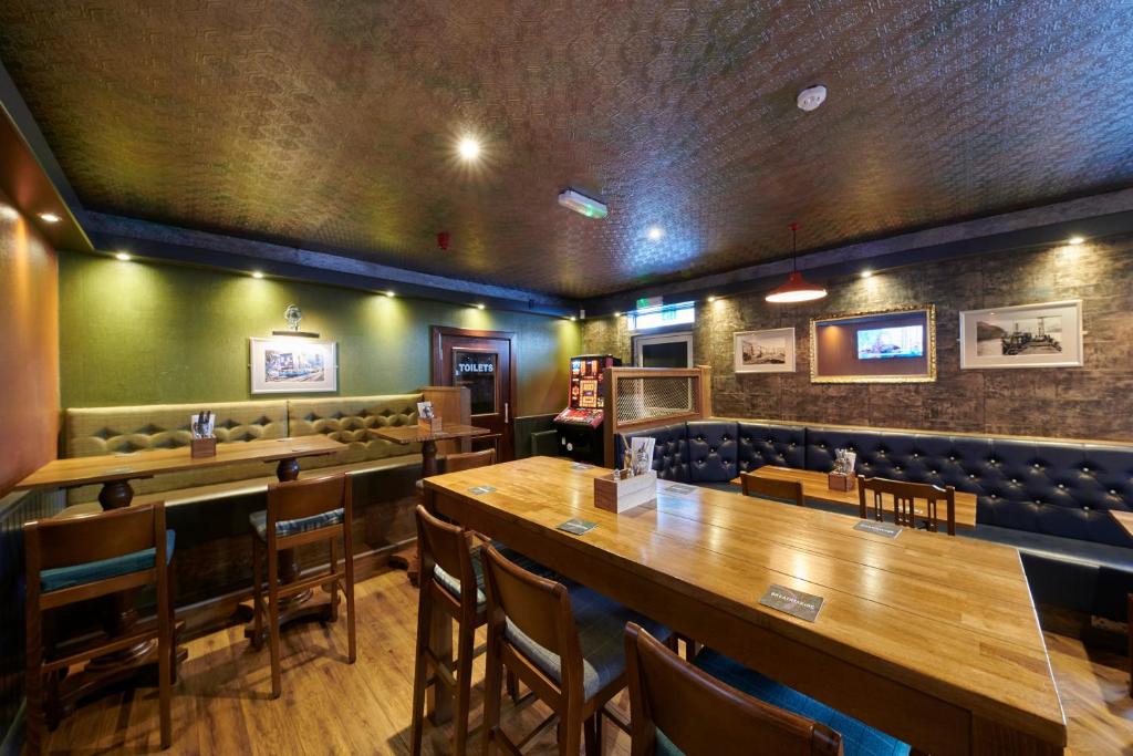 Tailrace Inn photo