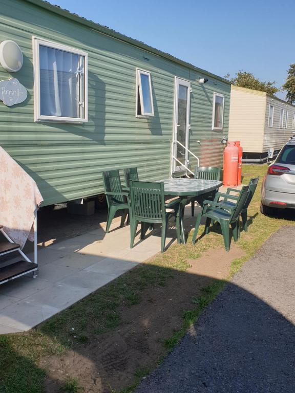 Inviting 3-Bed Caravan in Porthcawl, Porthcawl