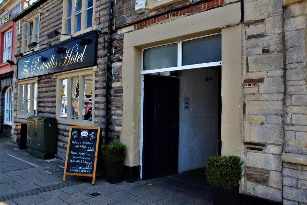 The Portcullis Hotel photo
