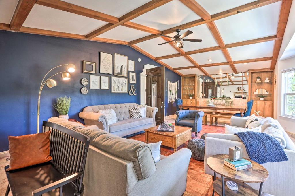 Boho-Chic Home with Game Room Near Lake Gregory!, Crestline
