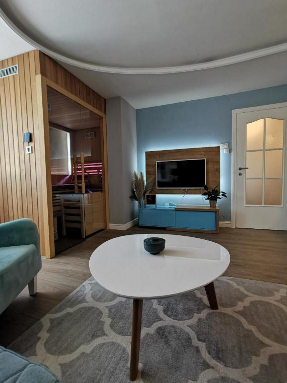 Lux Apartment with Sauna & Balcony - 4