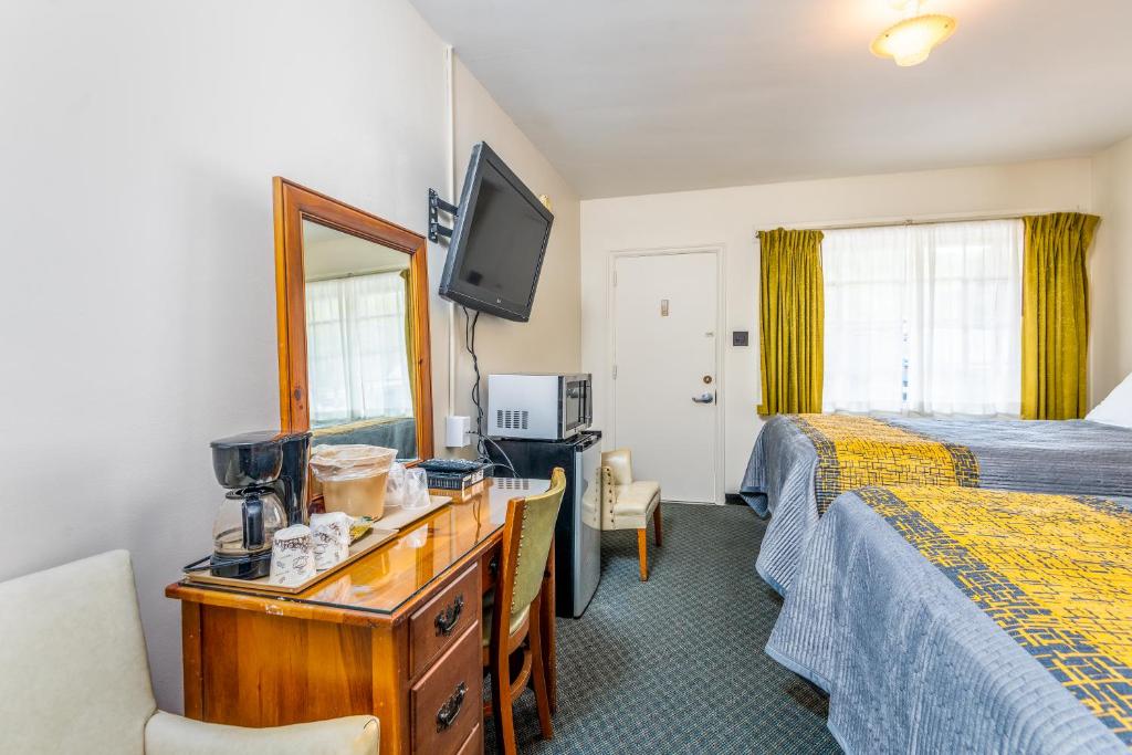 Parkway Inn - Waynesville photo