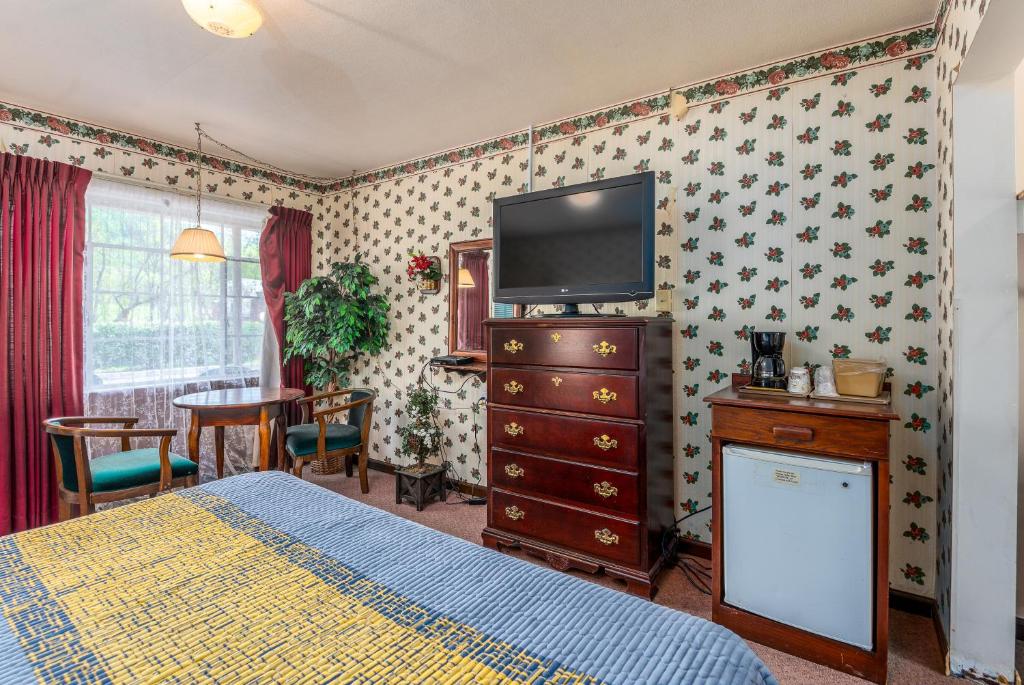 Parkway Inn - Waynesville photo