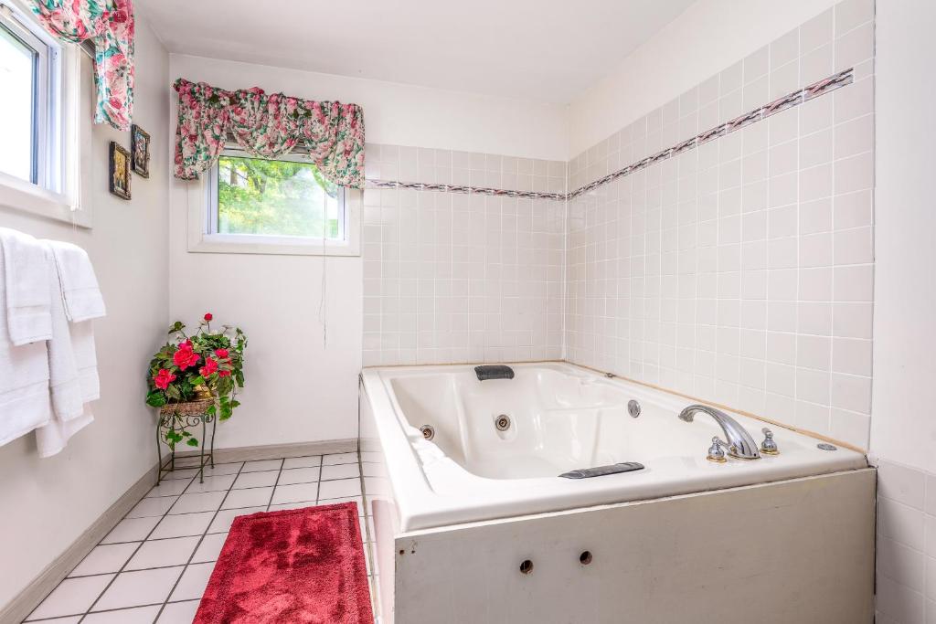 Parkway Inn - Waynesville photo
