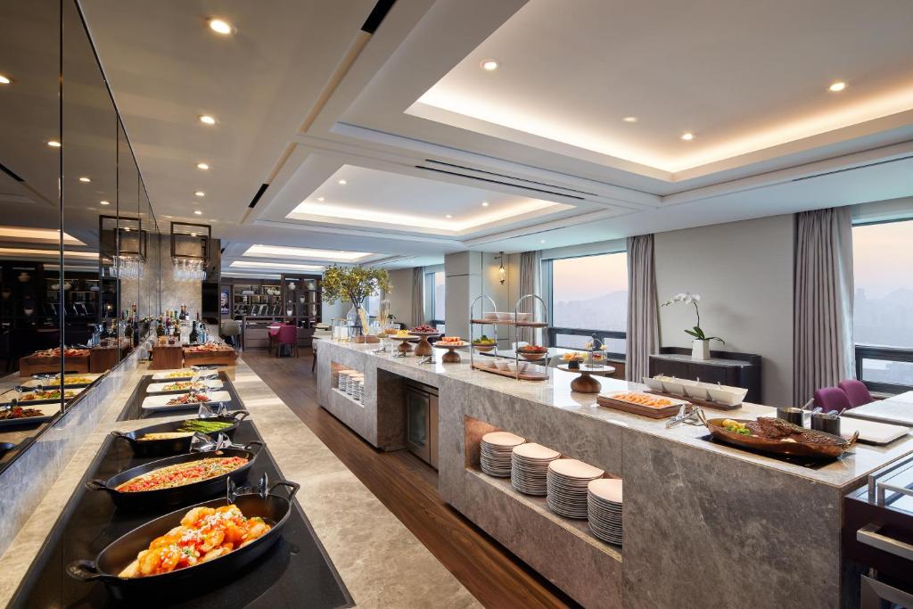 Shared lounge/TV area