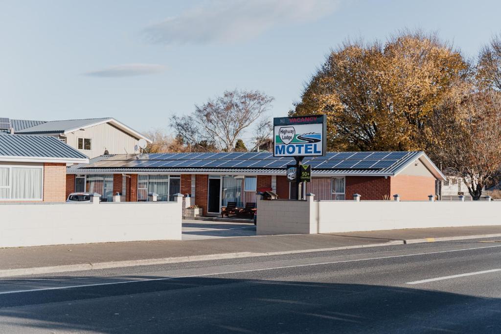 Highway Lodge Motel — Hotel in Balclutha