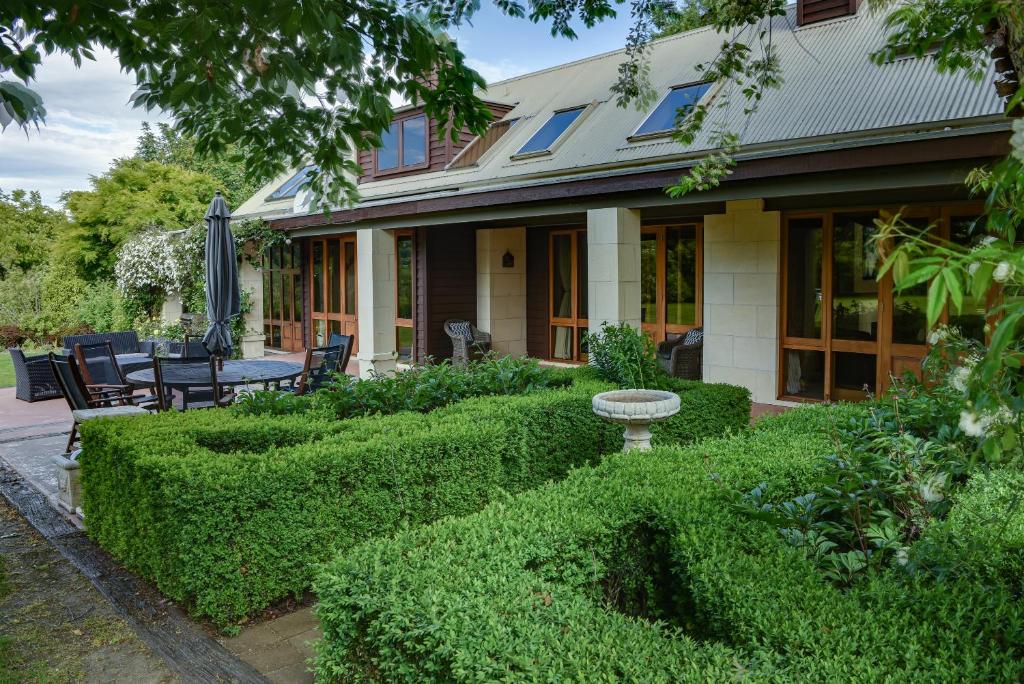 Manata Homestead & Lodge photo
